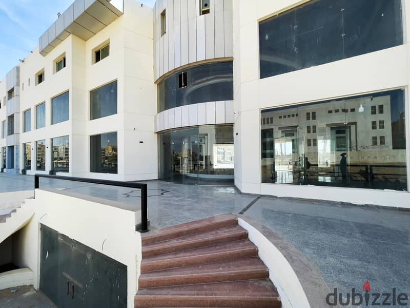 مكتبة للإيجار بمساحة 25 م في ويست بوينت مول امام جامعة الثقافة والعلوم مباشرة 0