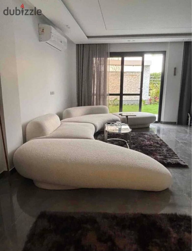 عاين و استلم اخر فيلا مستقله في الباتيو زهراء في نفس شارع هايبر وان 0