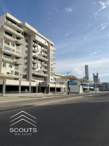 5,600,000 ج.م استلام فوري شقة تشطيب كامل 175 م اطلاله مباشره علي البرج الايقوني لوكيشن برايم لوكيشن بالقرب من مدينتي madinaty و لافيستا سيتي