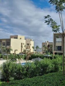 شقة بفيو الاهرامات استلام فورى وكاملة التشطيب فى كمبوند بيراميدز هايتس امام نيو جيزة وجوار جولف فيوز 8,000,000 ج.م