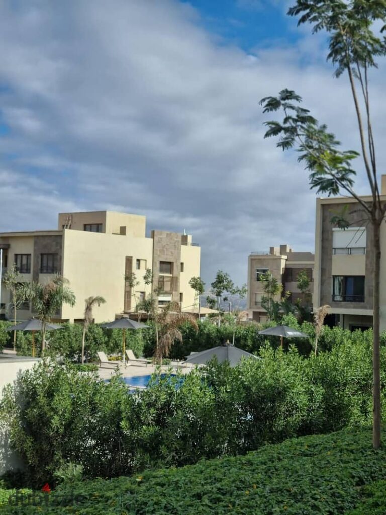 شقة بفيو الاهرامات استلام فورى وكاملة التشطيب فى كمبوند بيراميدز هايتس امام نيو جيزة وجوار جولف فيوز 0