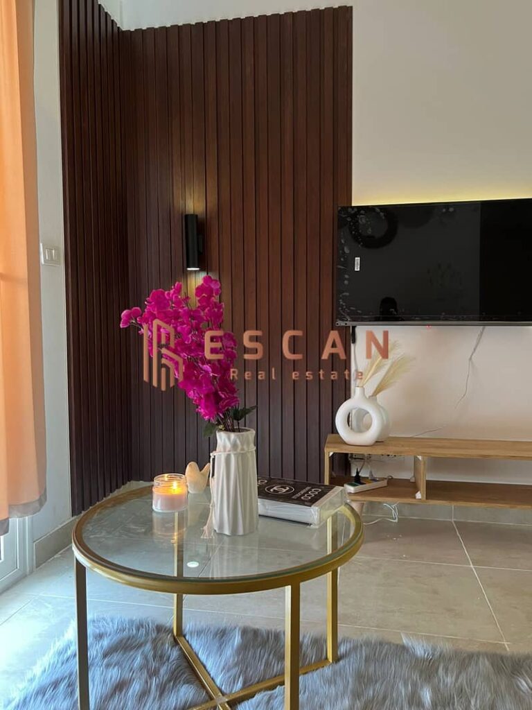 شقة مفروشة للايجار فى مدينتى B12 تشطيب سوبر لوكس وسيط من المالك مباشرة 0