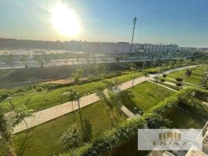 امتلك شقه باجمل لوكيشن بمدينتى على بعد خطوات من طريق السويس 140 م تطل على اكبر وايد جاردن ومجرى السيل مباشره استلام بعد سنتين ونص 8,600,000 ج.م