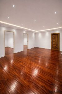 مقر تجاري مميز للإيجار في ستانلي جانب البحر 4 غرف مساحه 200 م الدور الخامس أسانسير 20,000 ج.م