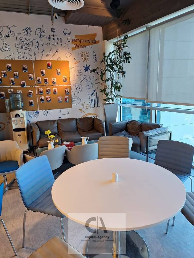 مقر إداري متشطب بالكامل للإيجار 700م وسط أكبر الشركات على شارع التسعين الشمالي مباشرة - التجمع الخامس 0