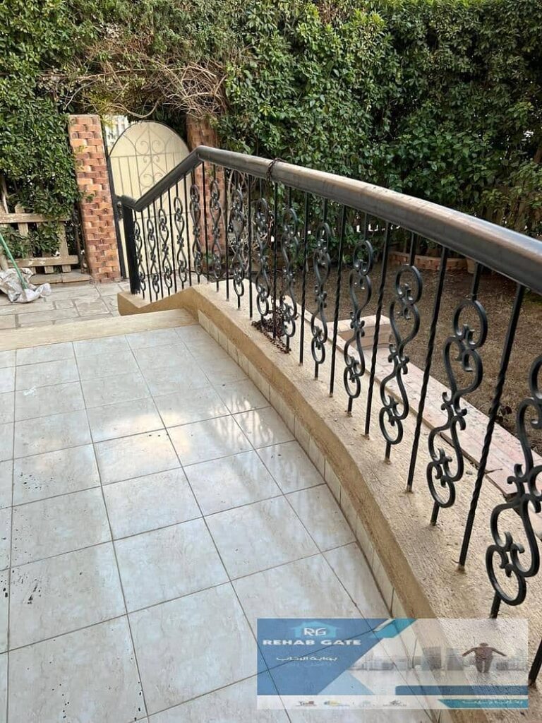 شقه مفروش غرفتين ارضي بجاردن تشطيب سوبر لوكس حديقه خاصه في مووقع مميز 0