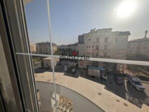 فرصة مميزة للسكن في واحدة من أرقى كمبوندات القاهرة الجديدة. شقة راقية بمساحة 133 متر مربع، تتميز بالتصميم العملي والتشطيبات الجيدة. 34,999 ج.م