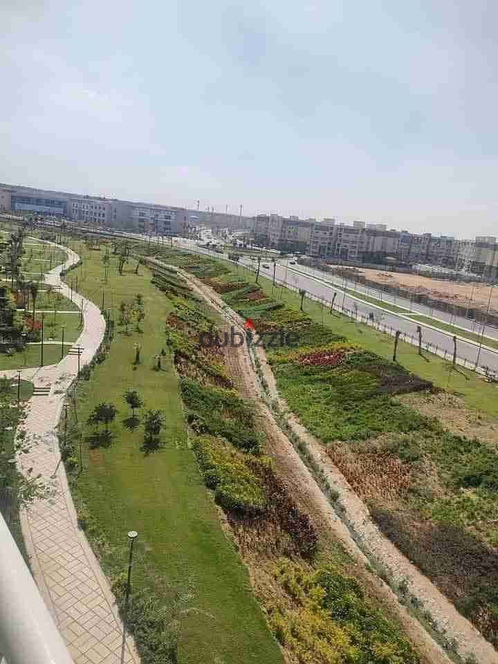 للبيع بمدينتي شقه 3غرف 2حمام b14 عقد قديم علي ١٢سنه 0