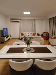 شقه مفروشه للإيجار اليومي للعائلات في الشيخ زايد كمبوند بفرلي هيلز موقع مميز 5,000 ج.م