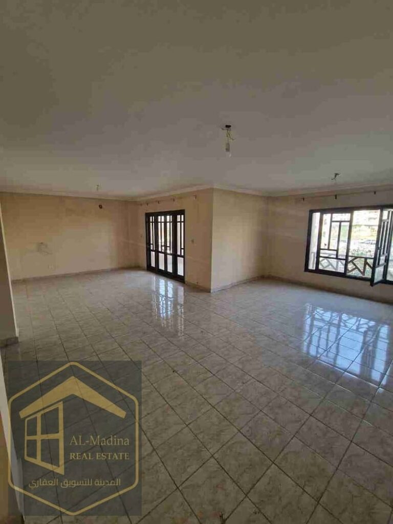 فرصة مميزة للبيع بالرحاب شقة ٣٠٠ متر دور ثالث اسانسير بسعر تجاري 0