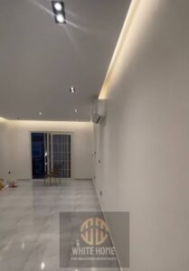 شقه تشطيب سوبر لوكس بالمطبخ و التكييفات للايجار في كمبوند ريجنس بارك القاهرة الجديدة قريب للحديقه والمسبح و الجيم و الجامعه الأمريكية و سوديك و ميفيدا 40,000 ج.م