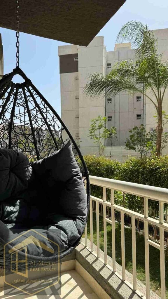 اسكن في شقة مميزة ب جاردن خاص ٫  في B12, مكونة من 3 غرف و 2 حمام ٫ مساحة 107 متر 0