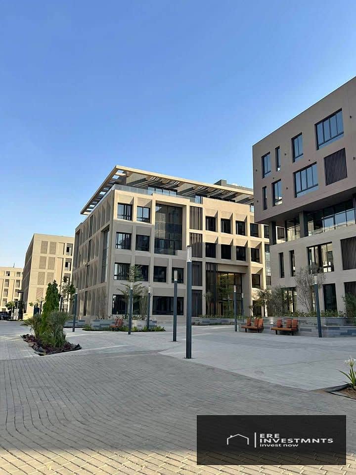 للايجار مكتب اداري متشطب بالكامل جاهز للاستلام فورا  في أميز موقع في ديستريكت 5 التجمع الخامس - باقل من سعر السوق 0