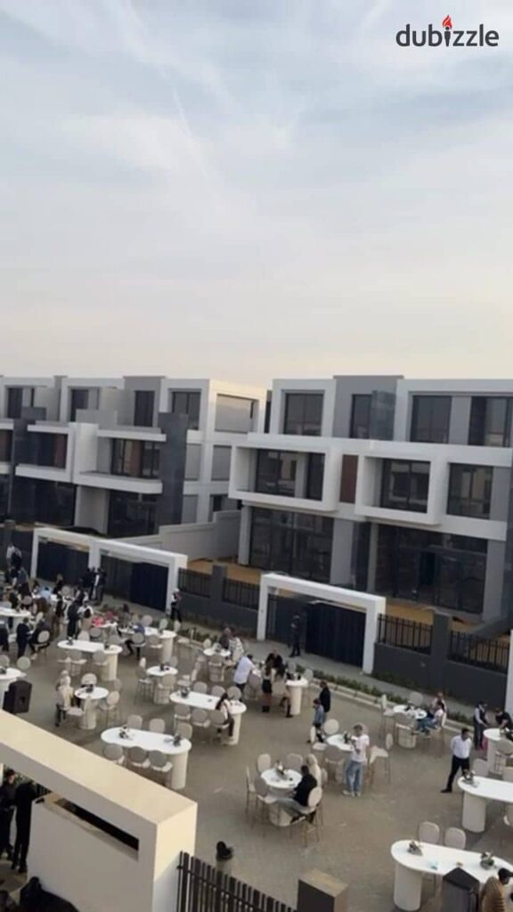 بالتقسيط فيلا تاون هاوس كورنر / جاهز للمعاينه للبيع بكمبوند الباتيو تاون من لافيستا 0