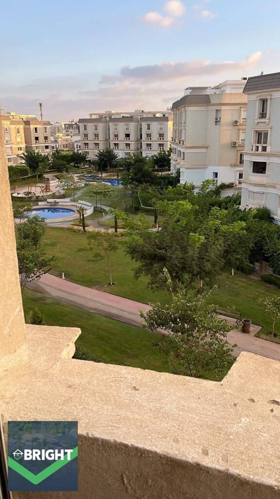 و بتدور علي الامان والراحة - شقة 200 متر تشطيب التراسوبرلكس و استلام فوري في Mountain View Hyde park 0