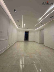 لقطه للبيع فى الرحاب شقه 119 م دور ثالث خطوات من جميع الخدمات بها بعض التشطيبات 6,850,000 ج.م