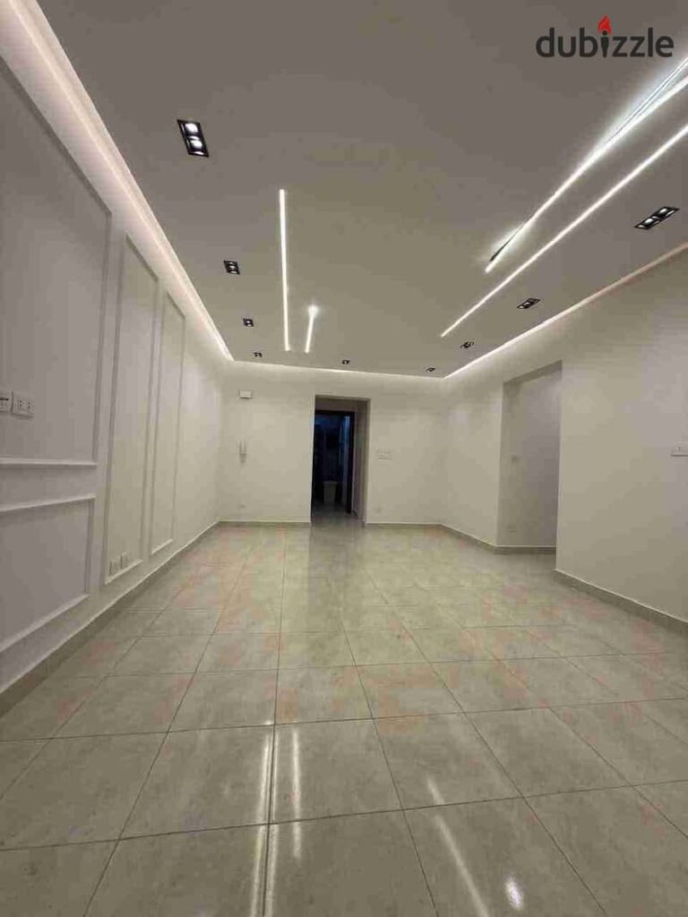 لقطه للبيع فى الرحاب شقه 119 م دور ثالث خطوات من جميع الخدمات بها بعض التشطيبات 0