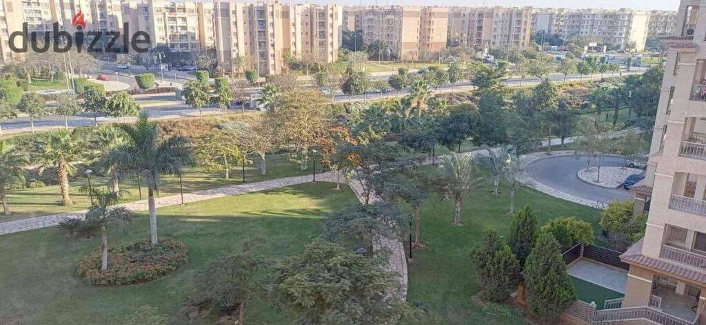 شقه للبيع في مدينتي b3 بجوار الخدمات شقة مميزة جدا للبيع في مدينتي B3  مساحة 135 متر 3 غرف نوم 2 حمام ريسبشن مطبخ  فيو مميز مجرى السيل قريبة جدا من الساوث بارك وموقف الباصات طلعت مصطفى دور متكرر خالصه كاش اول سكن 0