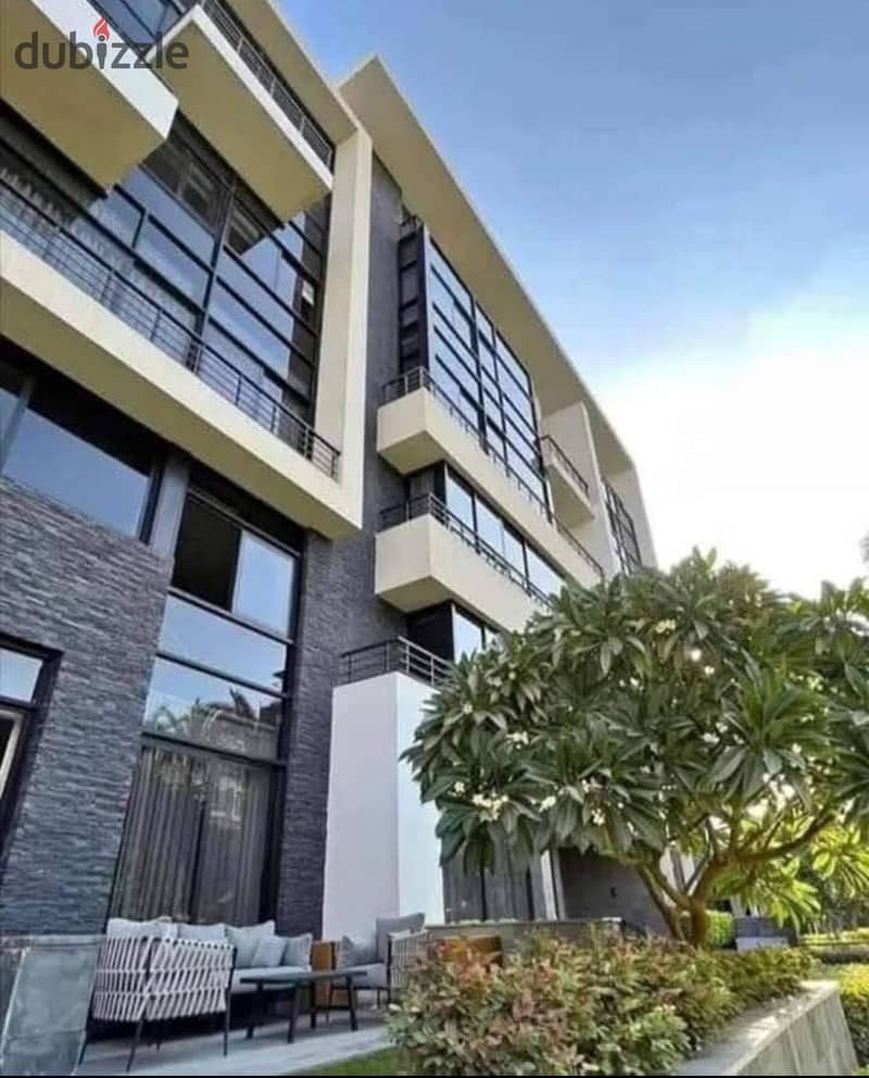 جاهزه للمعاينه واستلام سنه بمنطقه قريبه من كل الخدمات للبيع شقة امام مدينه الرحاب مباشرة في كمبوند كريك تاون Creek Towen 0