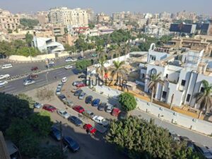 للايجار شقة بحري بمساحة اجمالية ١٥٠ متر بانوراما علي قصر النعمان و شارع صلاح سالم – العروبة – مصر الجديدة 25,000 ج.م