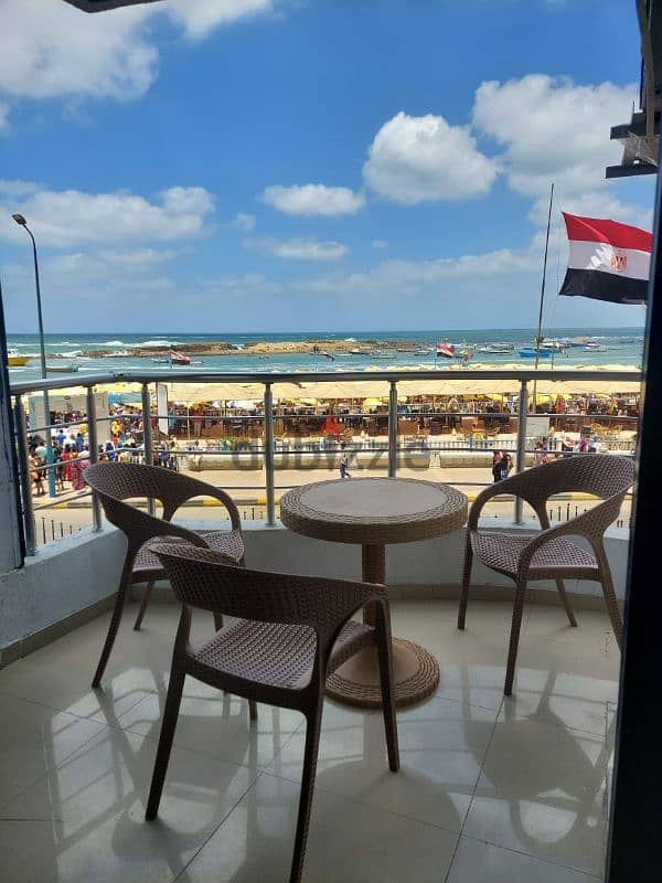 من المالك مباشرة شقة مصيف صف اول بحر للبيع دور أول 0