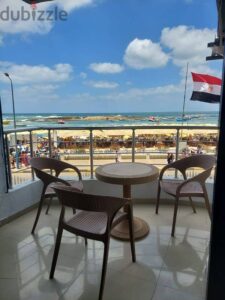 من المالك مباشرة شقة مصيف صف اول بحر للإيجار دور أول 1,000 ج.م