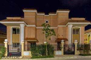 فيلا استلام فوري الشروق سور بسور معً مدينتي مساحه امبر من ٥٠٠متر 33,000,000 ج.م