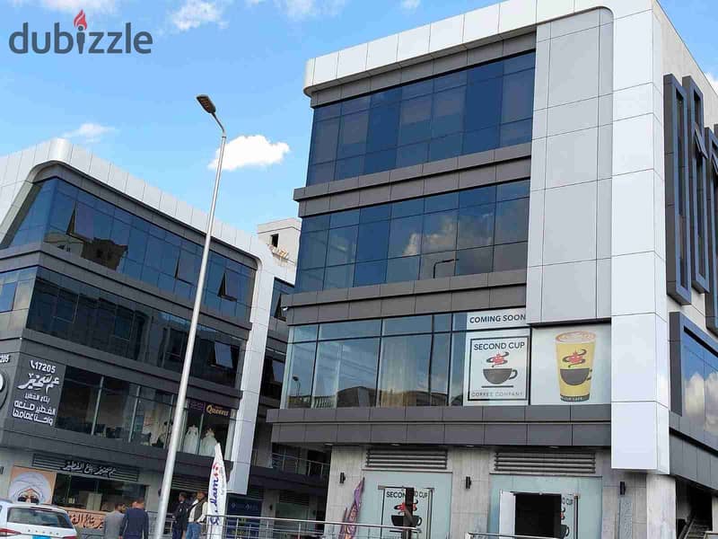 آخر محل تجاري للبيع متاجر بأكتر من 115 الف لبراند قصر البيداء التجمع الخامس وبزياده سنويه لمده 5سنين 0