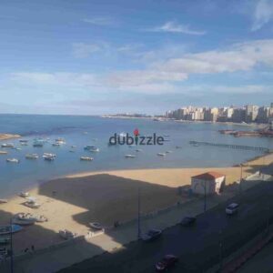 شقة 170م بميامي – على البحر مباشرة فيو بانوراما رائع للبحر وكورنيش الإسكندرية تفاصيل الشقة: المساحة: 170 متر 3 غرف نوم كبار 7,200,000 ج.م