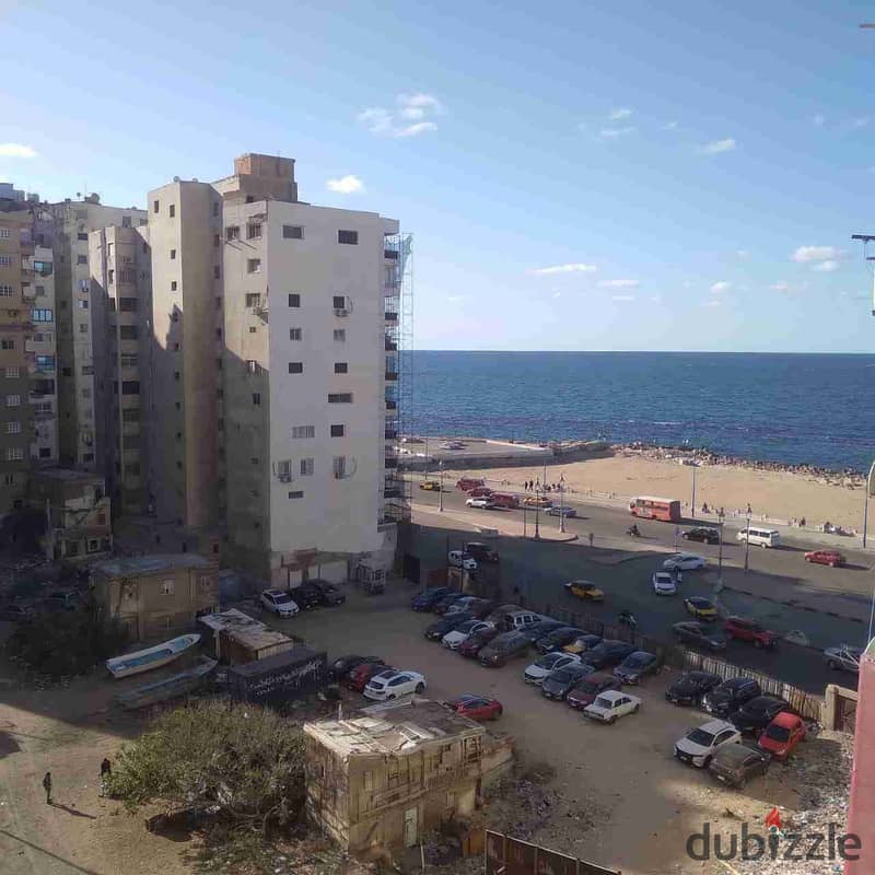 شقة مفروشة للإيجار – فيو للبحر والكورنيش | ميامي   موقع متميز جدًا بميامي شقة مفروشة بالكامل بإطلالة رائعة على البحر والكورنيش  0