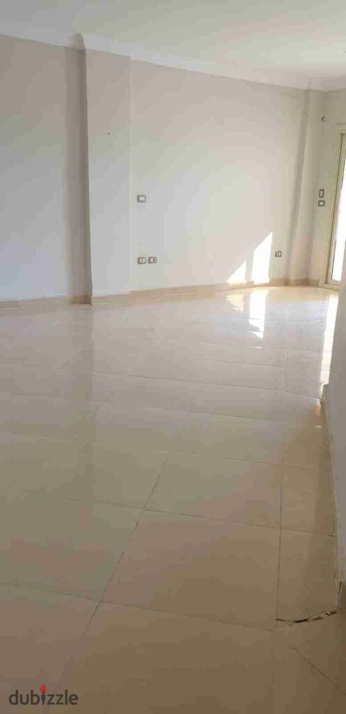 للايجار شقه ارضي بجاردن 170في كمبوند وصال 0