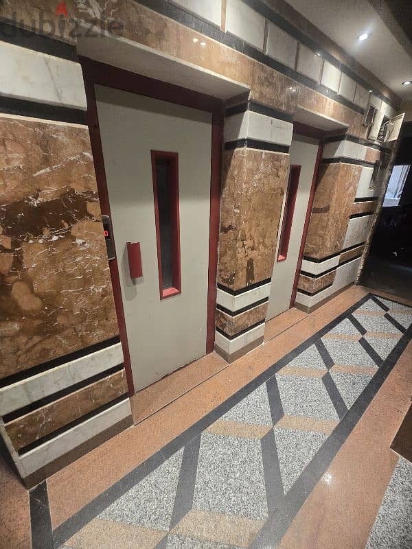 شقة مميزة جدا مساحة كبيرة للبيع بالمنطقة الاولي مدينة نصر 0