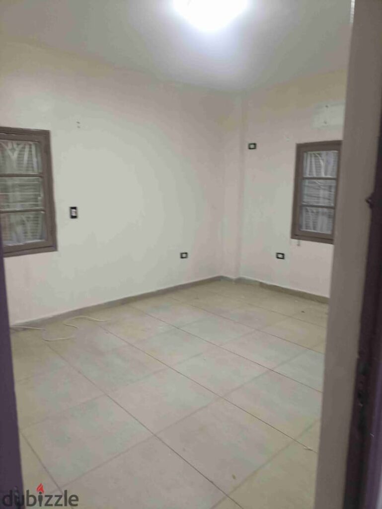 مكتب للايجار في مصر الجديده شارع النزهه دور ارضى مدخل خاص 0