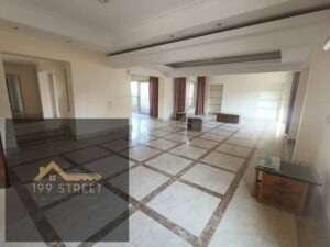 شقة مفروشة للإيجار بمساحة 300م | 3 غرف نوم إحداهم ماستر بحمام خاص | 2 حمام + تواليت ضيوف | مساحات واسعة وتشطيب مريح | سعر الإيجار 1600 دولار 77,000 ج.م