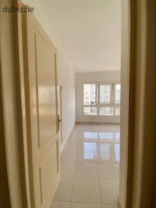 شقه 165م للايجار في مدينتي B10 دور ثاني فيو جاردن قريبه من المولات والخدمات 3غرف نوم و3حمام 21,000 ج.م