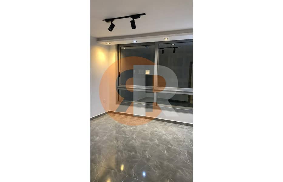 للبيع 180م بالجراج فيو اكبر لاند سكيب بوان قطاميه 0