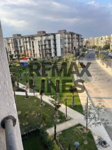 3,000,000 ج.م للبيع شقة بفيو بانوراما – B8 | حجز قديم 2022 شقة مميزة بموقع طرفي غير مجروحة، فيو مفتوح بانوراما، وأقساط مريحة.