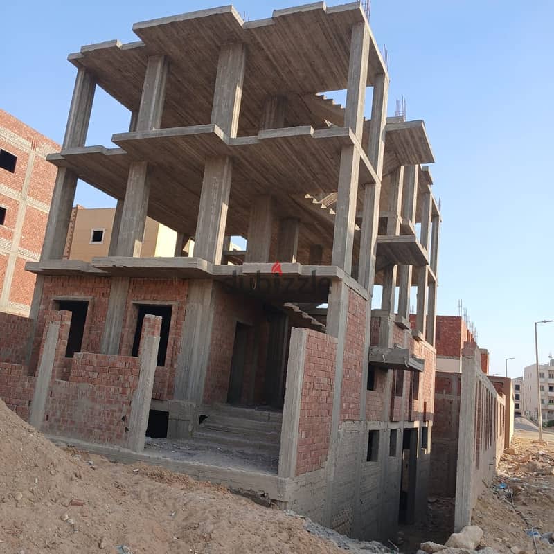 بسعر مميز عمارة مبنية  للبيع بالحي السادس بمدينة بدر 0