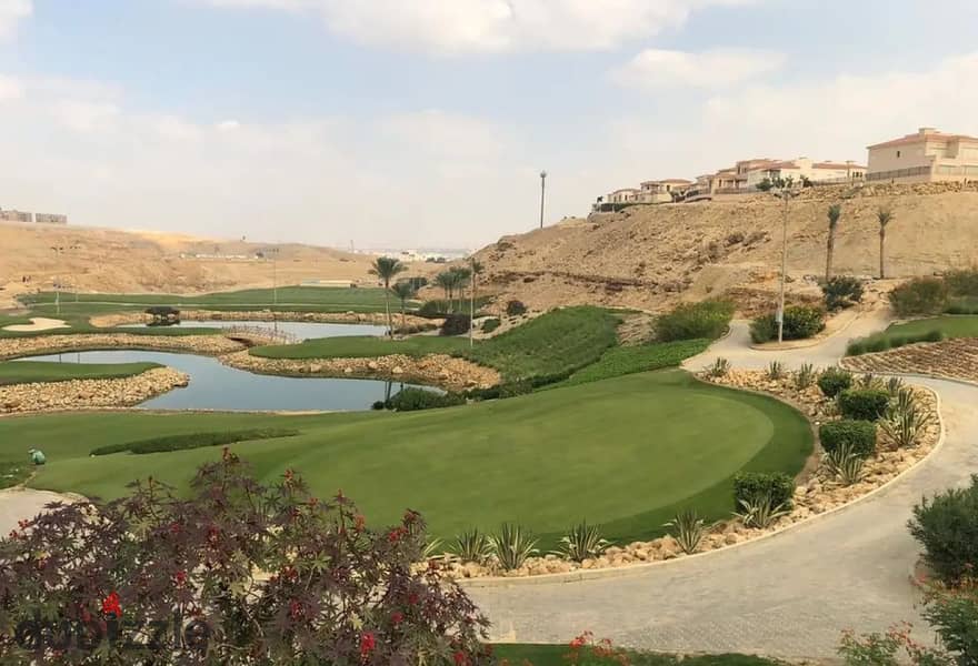 فيلا للبيع صف أول على الجولف بمساحة 1000 متر في أب تاون كايرو 0