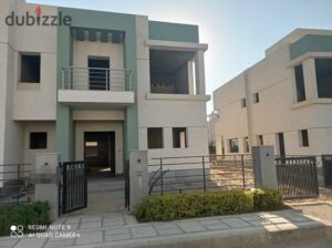 فيلا نموذج J مودرن بسعر مميز بجوار الفود كورت 19,500,000 ج.م