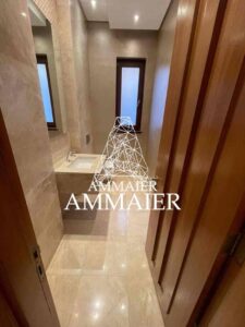 *شقة أرضية للإيجار في فورت ويست* •مساحة 350م •3 غرف نوم ماستر •2 شرفات •غرفة مربية •مطبخ وتكييفات وأجهزة ———— *السعر المطلوب* 2,500$ 118,000 ج.م