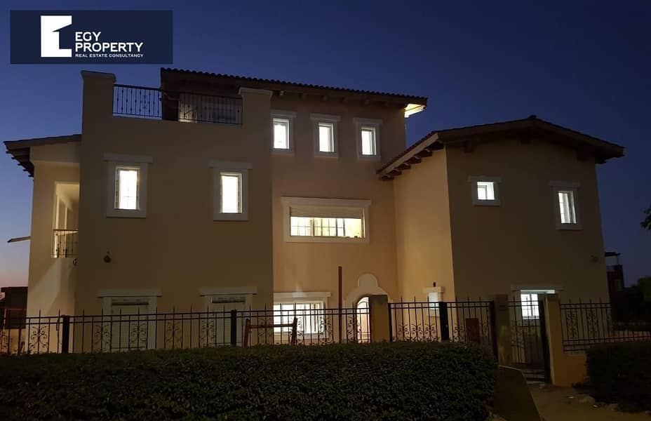 بموقع خيالي فيلا مستقلة بسعر خاص و اطلالة رائعة للبيع في كمبوند هايد بارك التجمع - القاهرة الجديدة 0