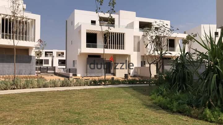 توين هاوس باطلاله علي اكبر مساحه خضراء في جولز انرشيا بجوار نيو جيزه و بي أكس بالم هيلز و امام بيراميدز هيلز 0