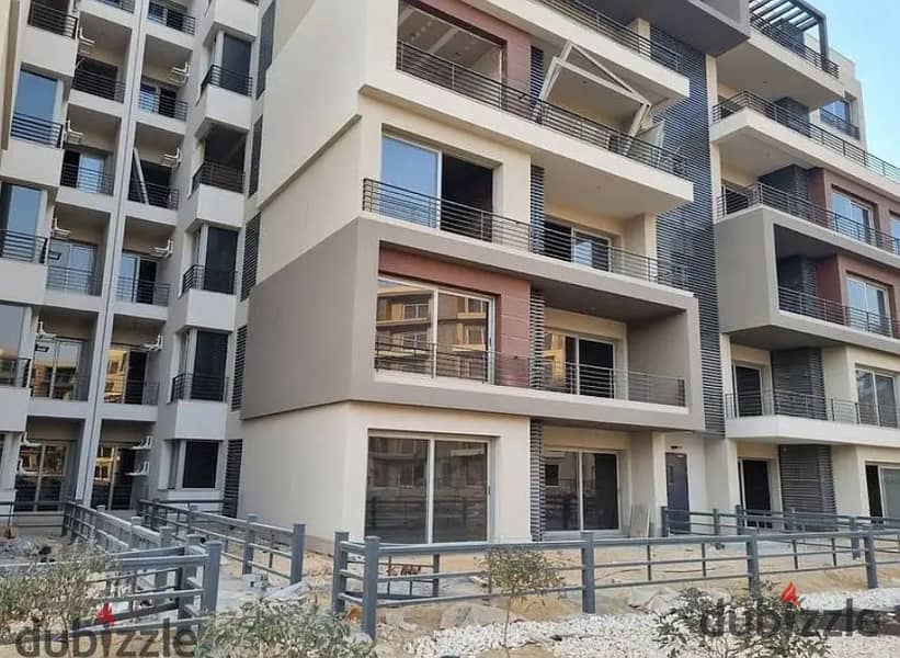 لسرعة البيع بالسعر القديم شقة جاهزة للمعاينة متشطبة عالمفتاح ب كمبوند ( بالم هيلز ) بالتجمع الخامس 160 متر بالقرب من الجامعة الامريكيه لوكيشن مميز جدا 0