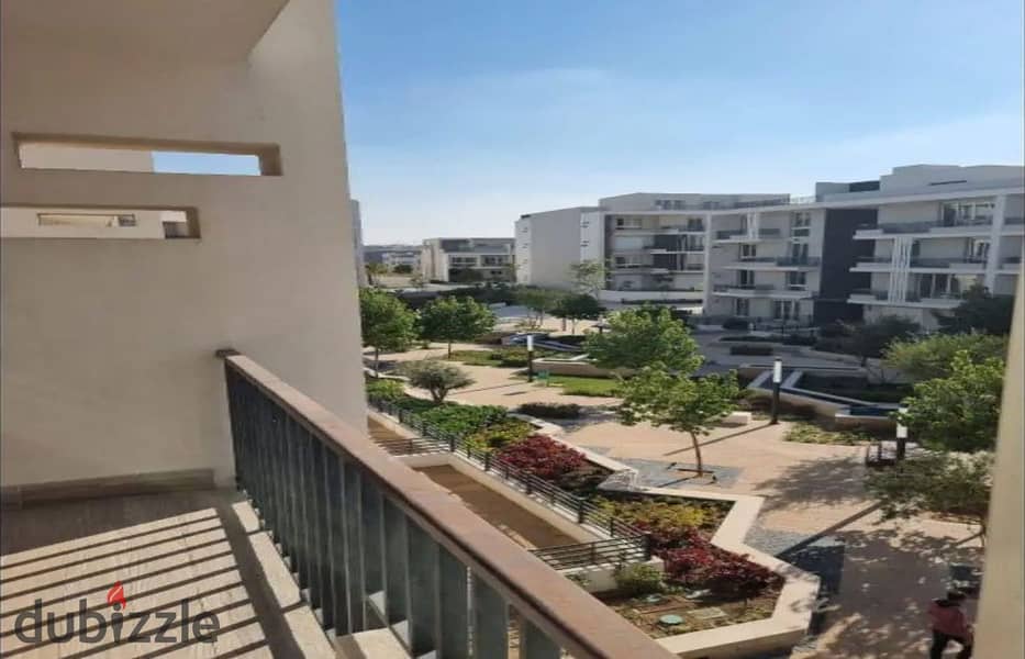 شقة كاملة التشطيب بالتكيفات في بيراميدز هيلز اورا بجوار نيو جيزة 0