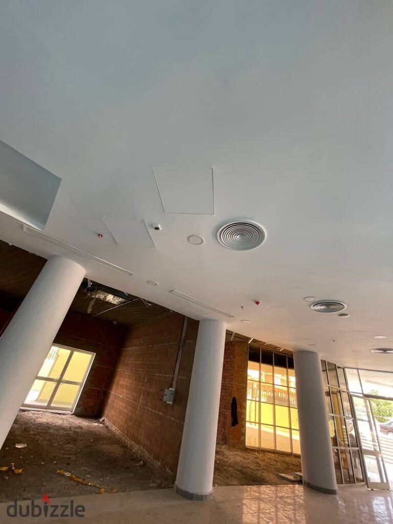 للإيجار محل 66 متر مجهز بالتكييفات في الشيخ زايد الحي ال 16 امام مول مزار مباشرة 0