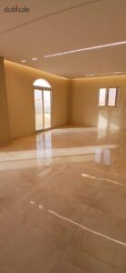 *شقة للإيجار – إداري – القاهرة الجديدة، التجمع الأول – فيلات البنفسج 11* *موقع مميز جدًا – قريبة من الخدمات والمواصلات* المساحة: 220 متر 45,000 ج.م