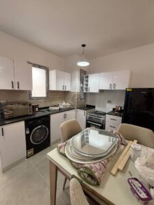 12,500,000 ج.م بنتهاوس فاخر ومفروش بالكامل للبيع في ماونتن فيو رأس الحكمة – مرحلة Rhodes (إطلالة مذهلة على المسبح)