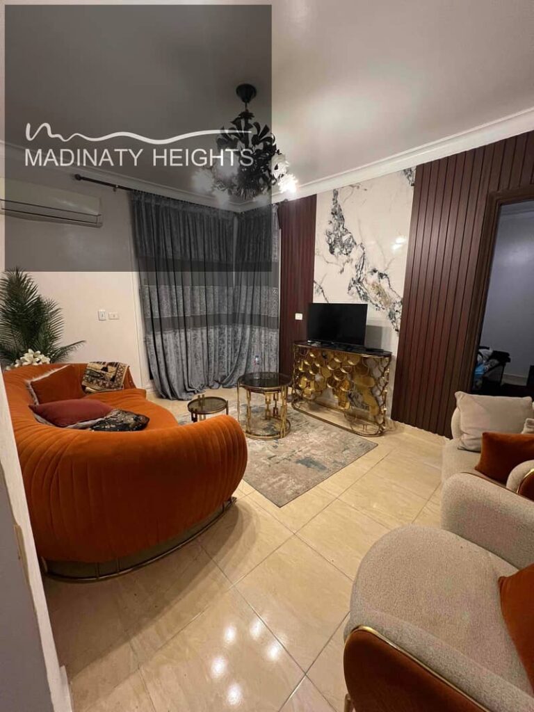 استوديو ايجار مفروش ارضي بحديقة تشطيب خاص امام الحركة والخدمات مباشرة 0