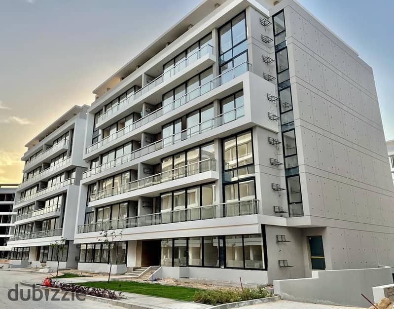 شقة لقطة في Lake Front كمبوند مبني وساكن للبيع بالتقسيط في اكتوبر بجوار دريم بارك 0